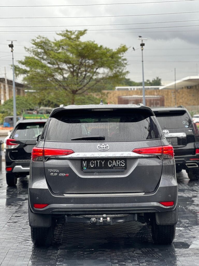 Toyota Fortuner bei poa sokoni Dar es salaam Tanzania