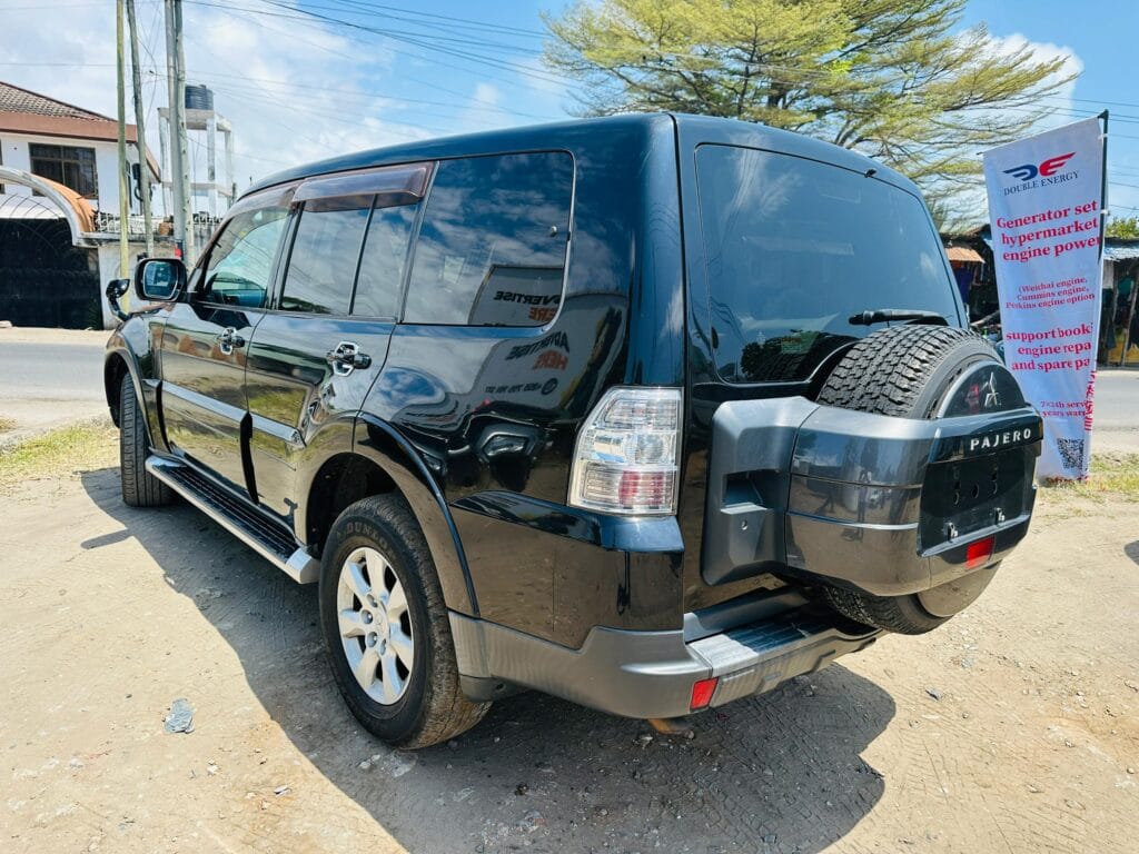 Magari Pajero 2006 lipo Dar es salaam
