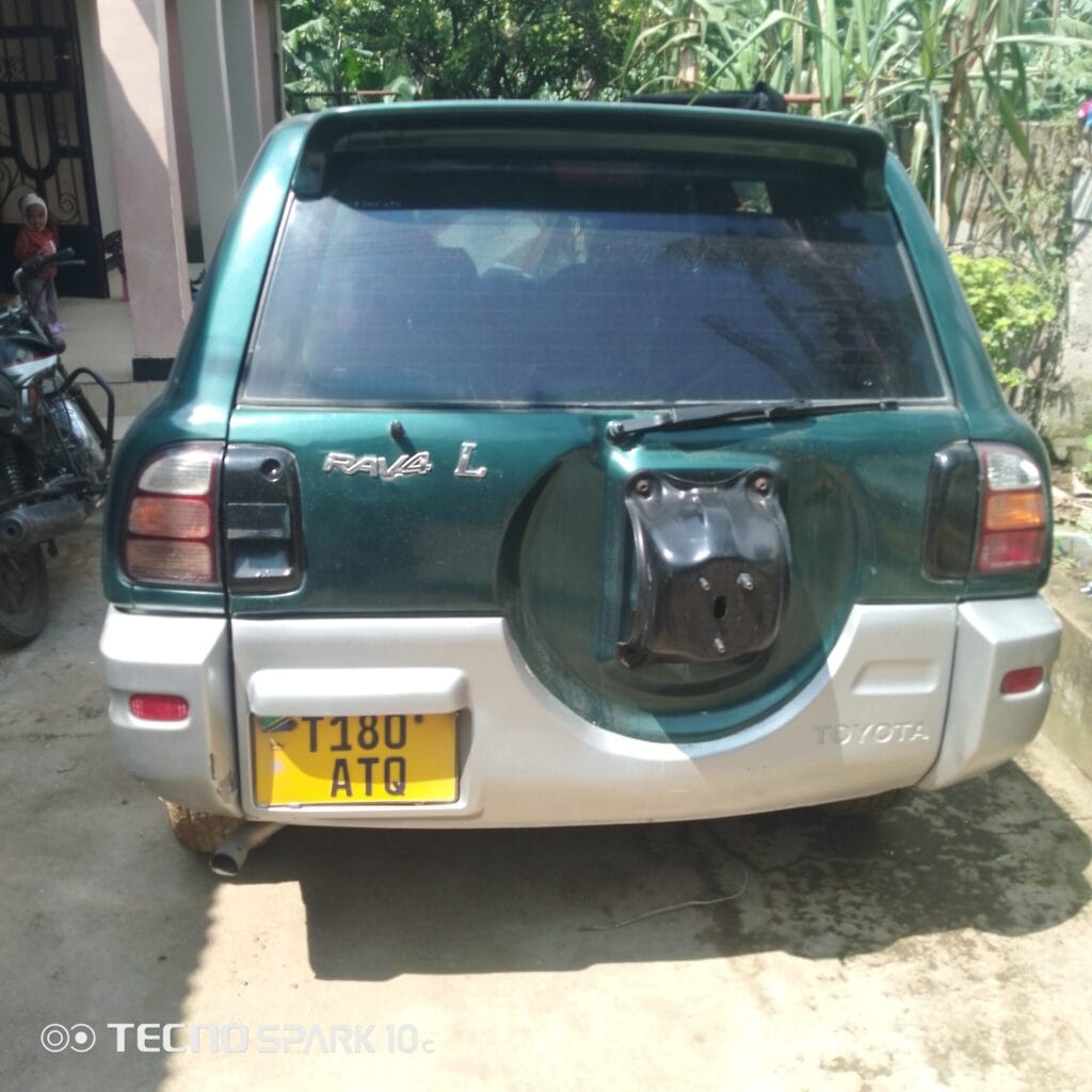 Toyota Rav4 bei poa sokoni Arusha Tanzania