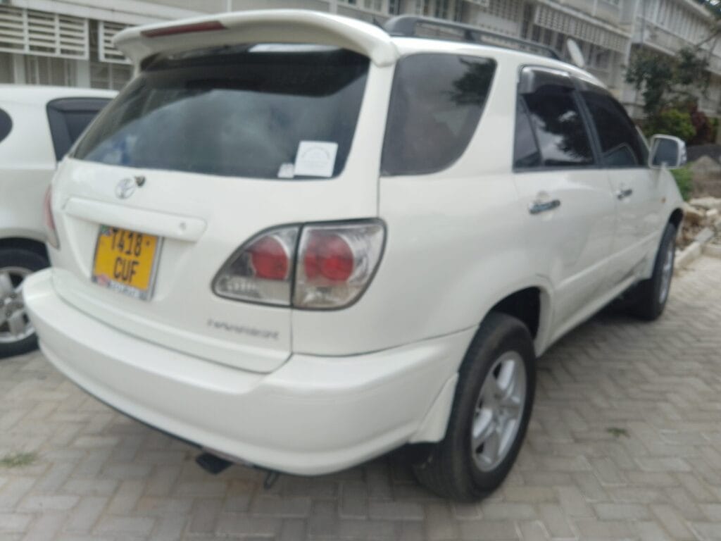 Magari Sokoni Toyota Harrier ya Bei Poa 2002