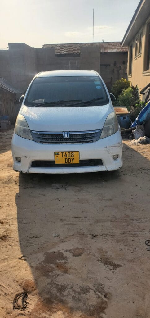 Magari Isis 2006 lipo Dar es salaam