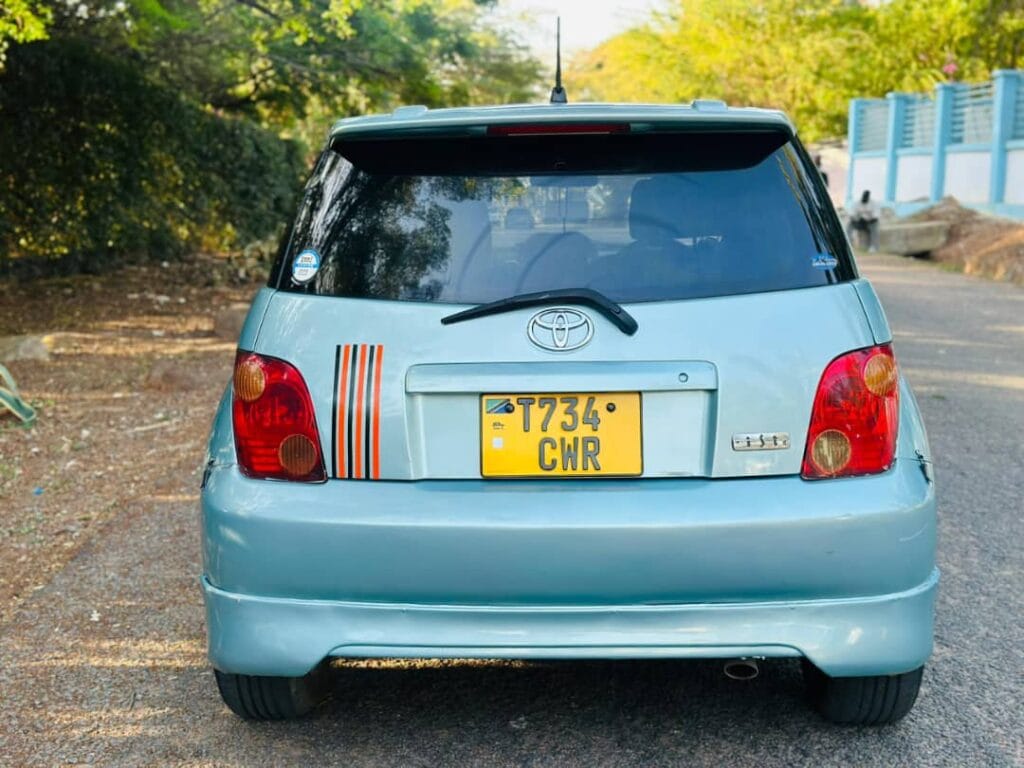 Magari Sokoni Toyota IST ya Bei Poa 2005