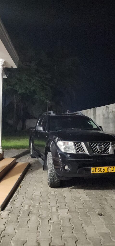 Magari Sokoni Nissan Navara ya Bei Poa 2006