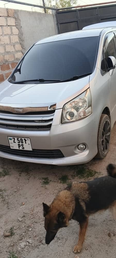 Price Toyota Noah 2009 for Sale in Zanzibar