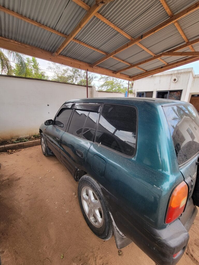 Toyota Rav4 bei poa sokoni Dar es salaam Tanzania