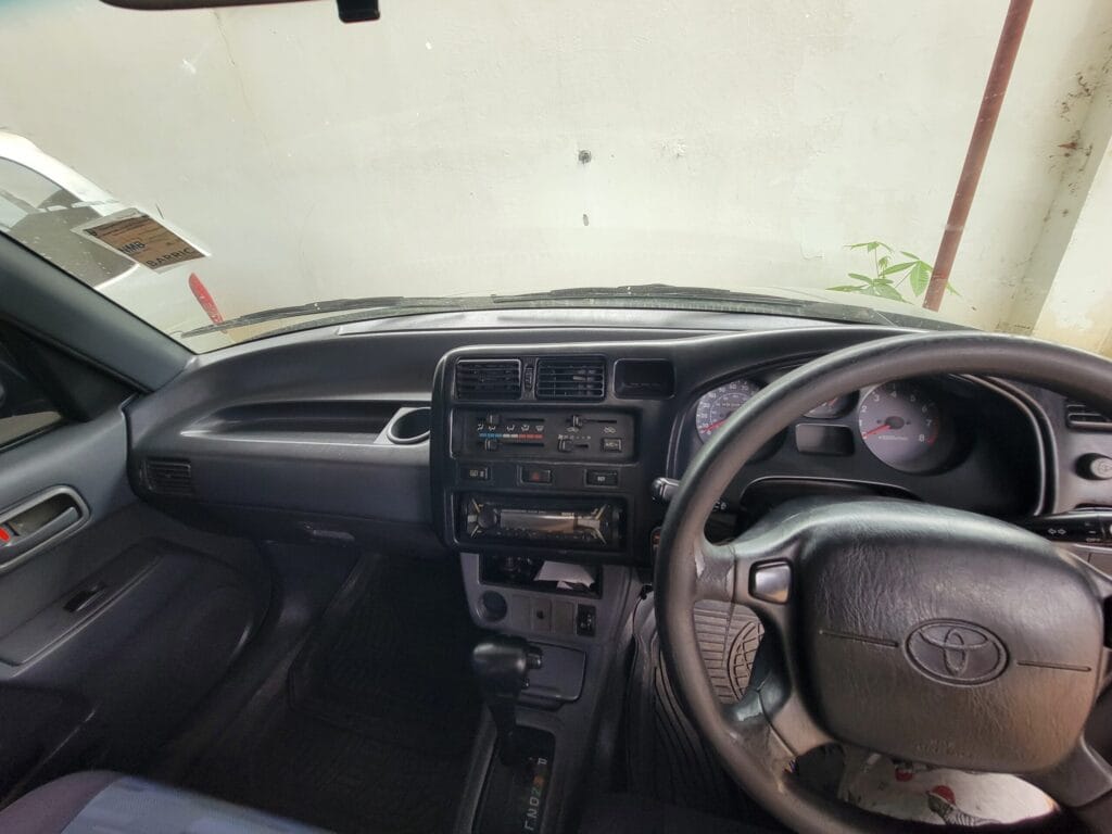 Magari Sokoni Toyota Rav4 ya Bei Poa 1995