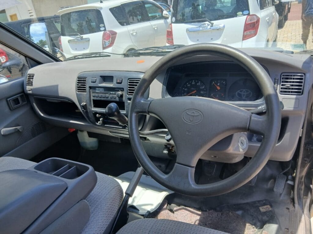 Magari Sokoni Toyota TownAce ya Bei Poa 2000