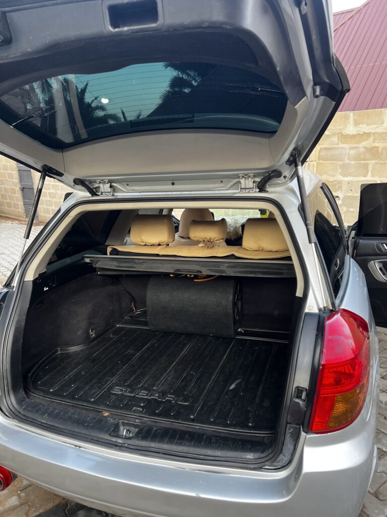 Magari Legacy 2003 lipo Dar es salaam