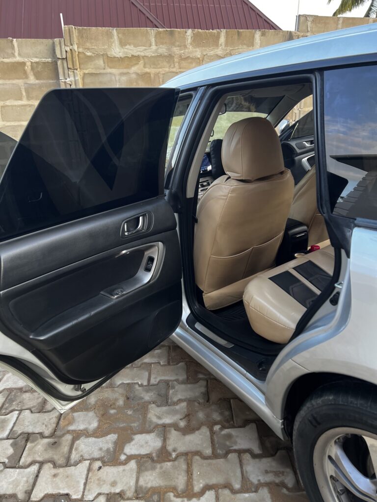 Magari Legacy 2003 lipo Dar es salaam