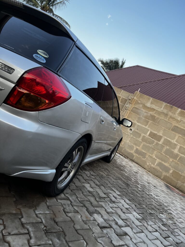 Magari Legacy 2003 lipo Dar es salaam