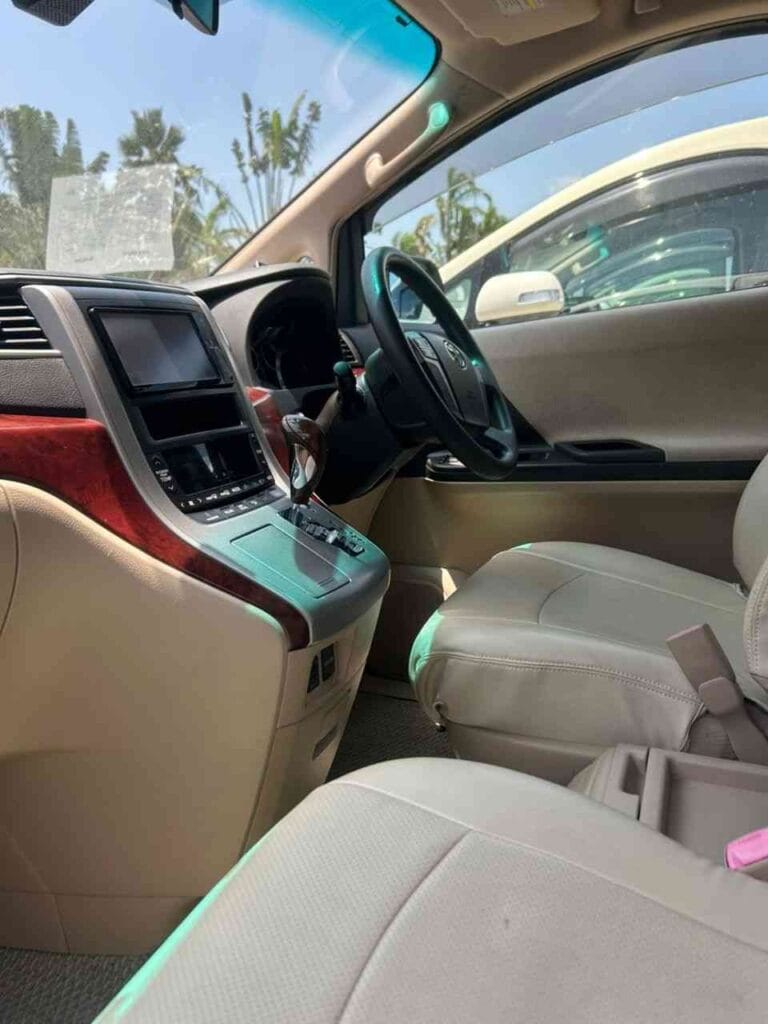 Toyota Velfire bei poa sokoni Dar es salaam Tanzania