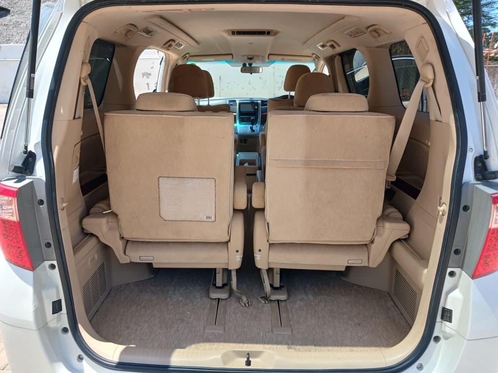 Toyota Alphard bei poa sokoni Dar es salaam Tanzania