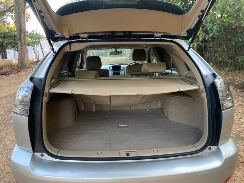 Magari Sokoni Toyota Harrier ya Bei Poa 2004