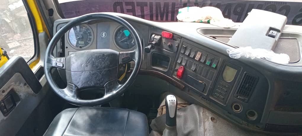 HOWO (Syno-Truck) HOWO 6Γ4 Dump Truck 2015 Inauzwa Arusha Tanzania