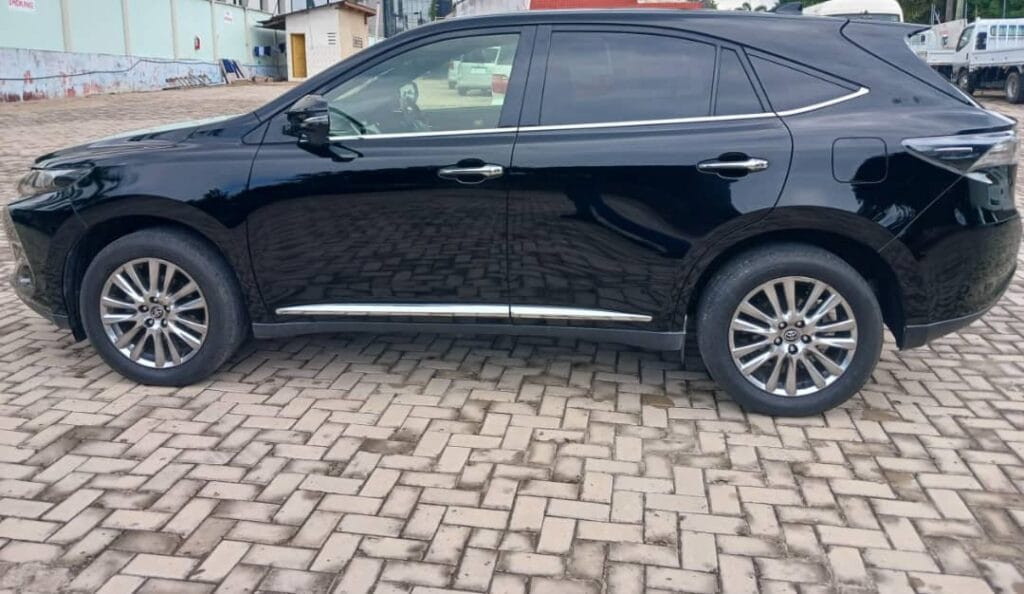 Magari Harrier 2014 lipo Dar es salaam