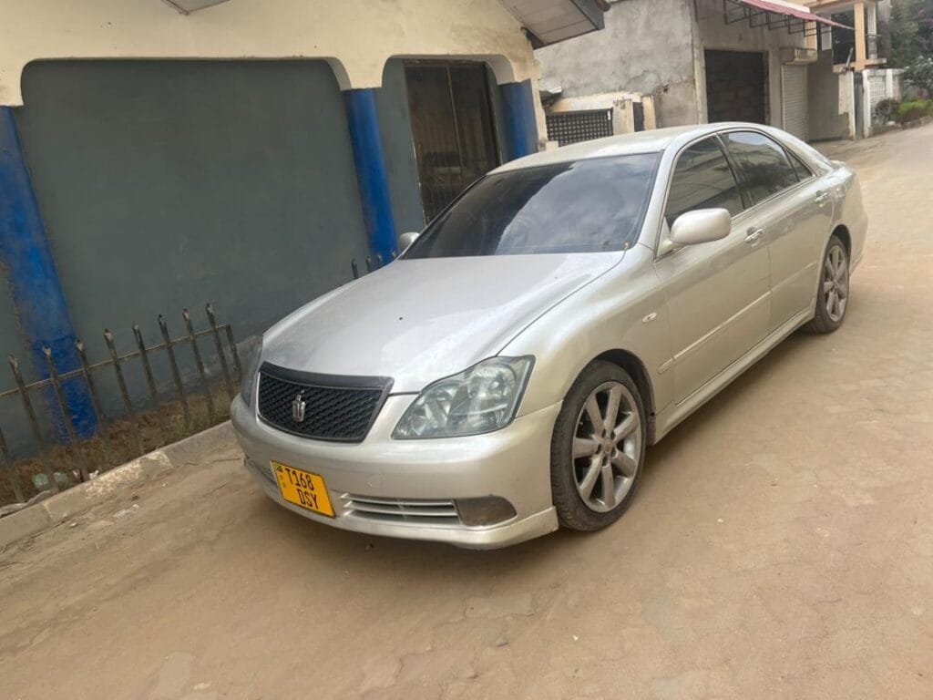 Toyota Crown bei poa sokoni Dar es salaam Tanzania