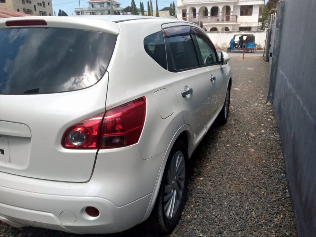 Nissan Dualis bei poa sokoni Dar es salaam Tanzania