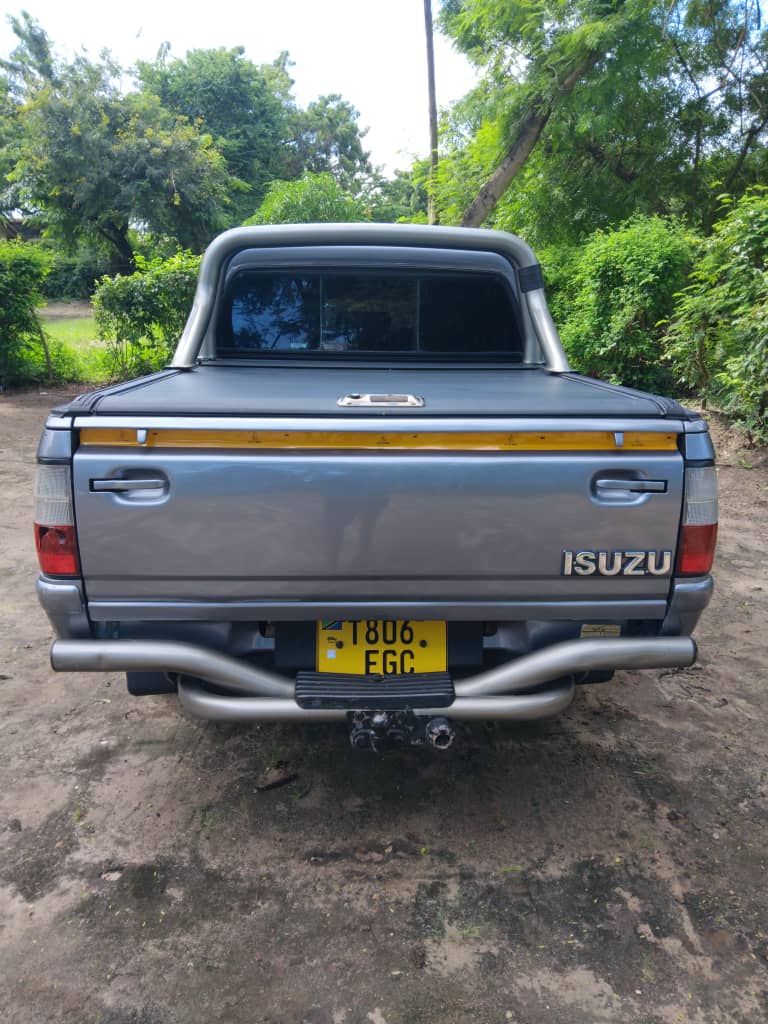 Magari KB 2005 lipo Dar es salaam