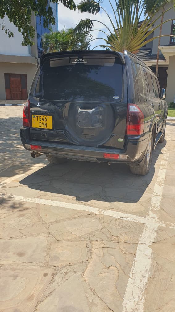 Magari Pajero 2005 lipo Dar es salaam