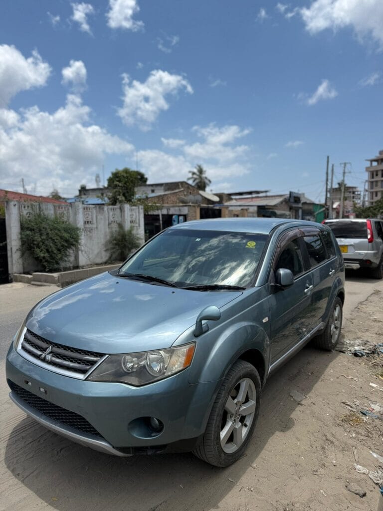 Magari Outlander 2007 lipo Dar es salaam