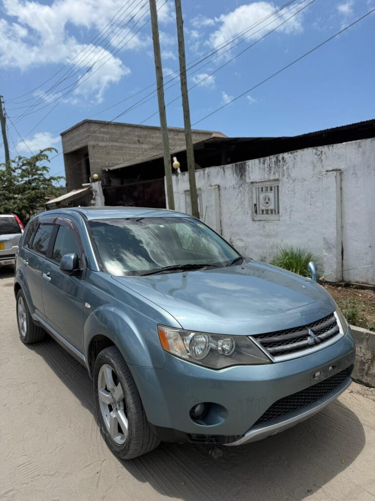 Magari Sokoni Mitsubishi Outlander ya Bei Poa 2007