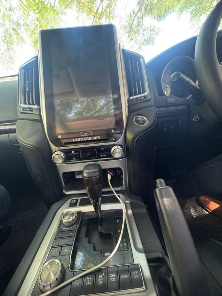 Toyota Land Cruiser V8 2012 for Sale in Dar es salaam
