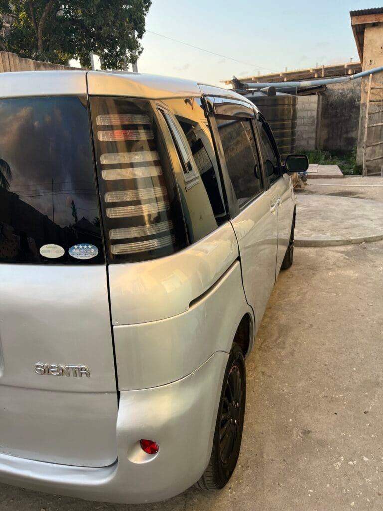 Used Toyota Sienta 2005 for Sale in Dar es salaam