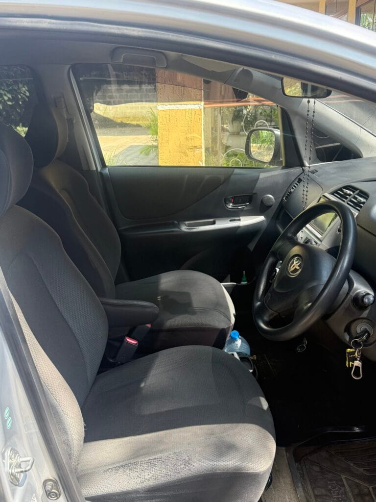 Toyota Ractis bei poa sokoni Dar es salaam Tanzania