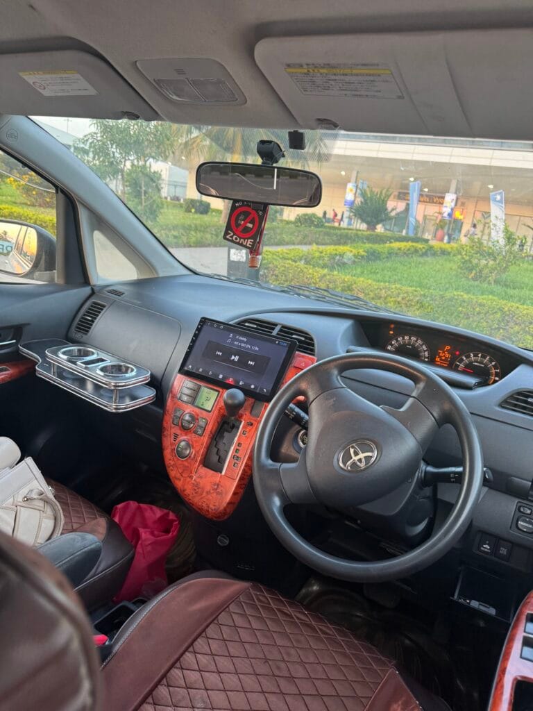 Toyota Ractis bei poa sokoni Zanzibar Tanzania