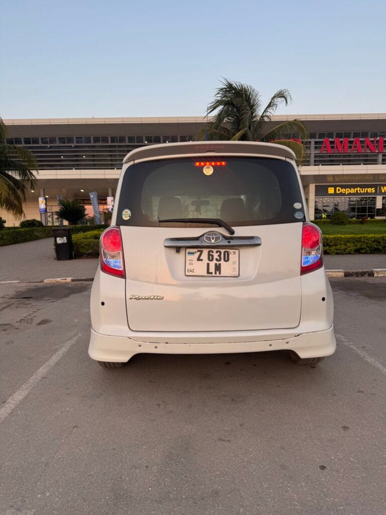 Magari Ractis 2010 lipo Zanzibar