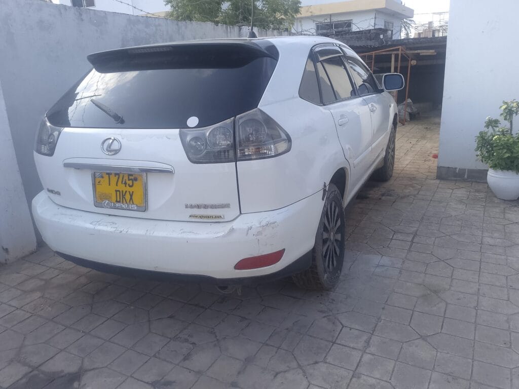 Magari Harrier 2009 lipo Dar es salaam