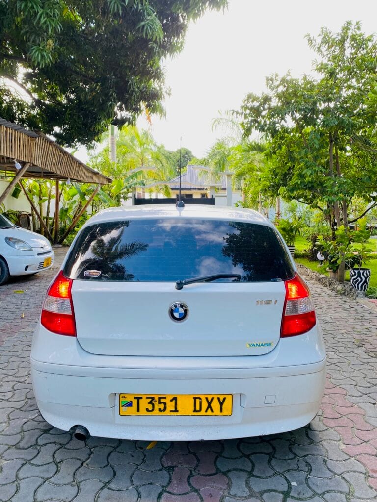 Magari 1 Series 2006 lipo Dar es salaam