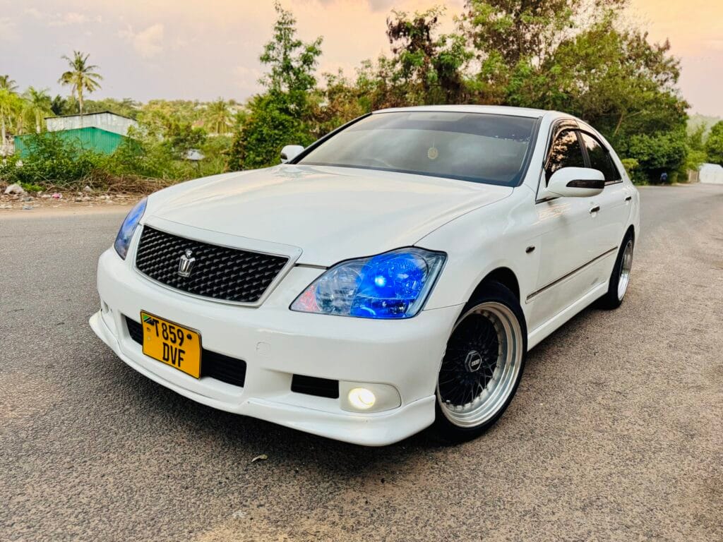 Buy Toyota Crown 2006 for Sale in Mwanza