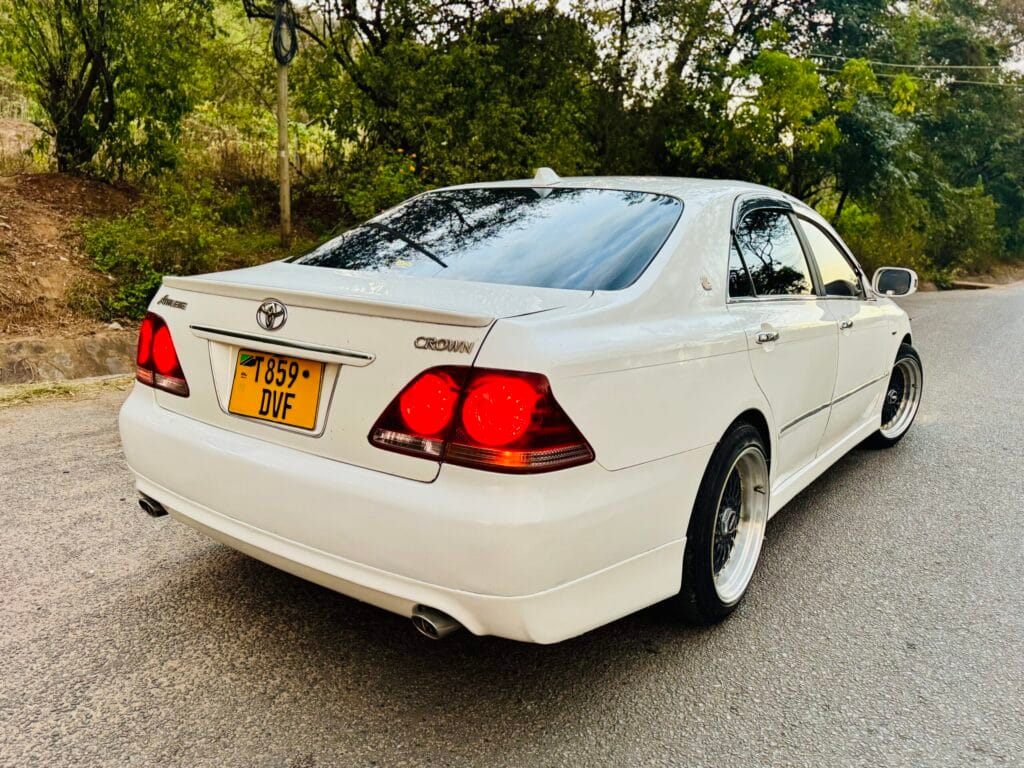 Toyota Crown 2006 for Sale in Mwanza