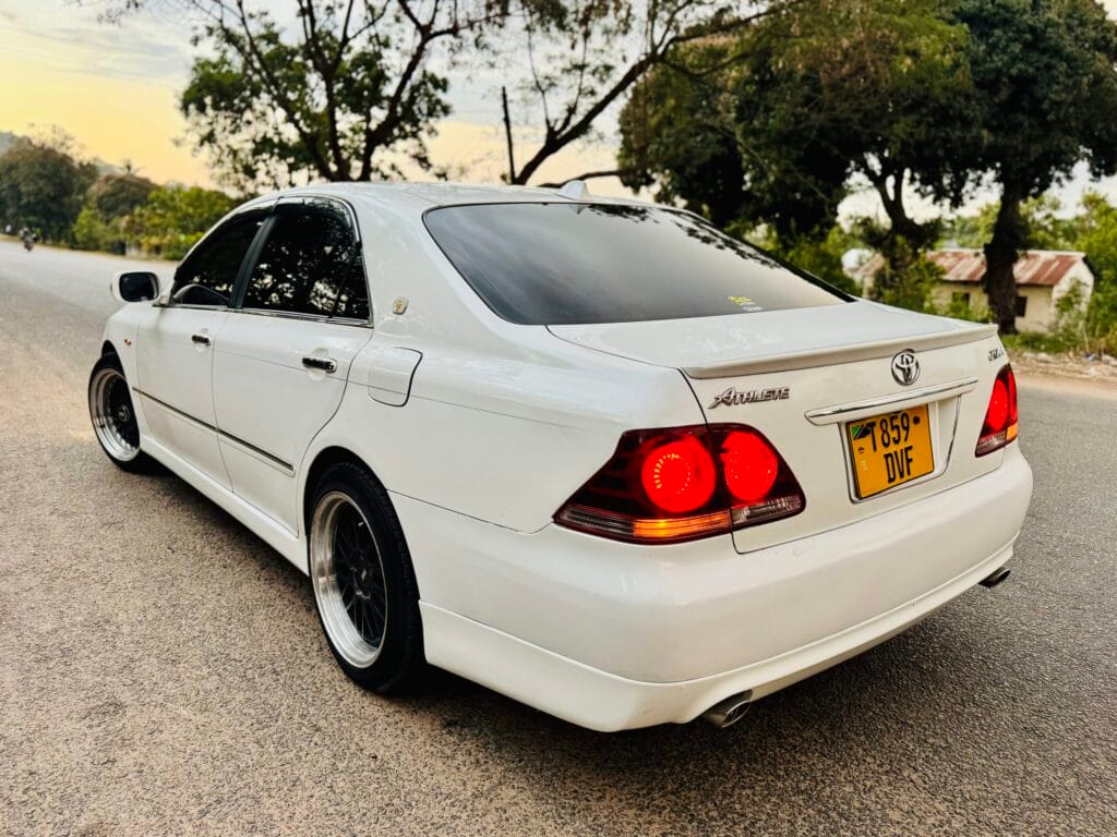 Price Toyota Crown 2006 for Sale in Mwanza