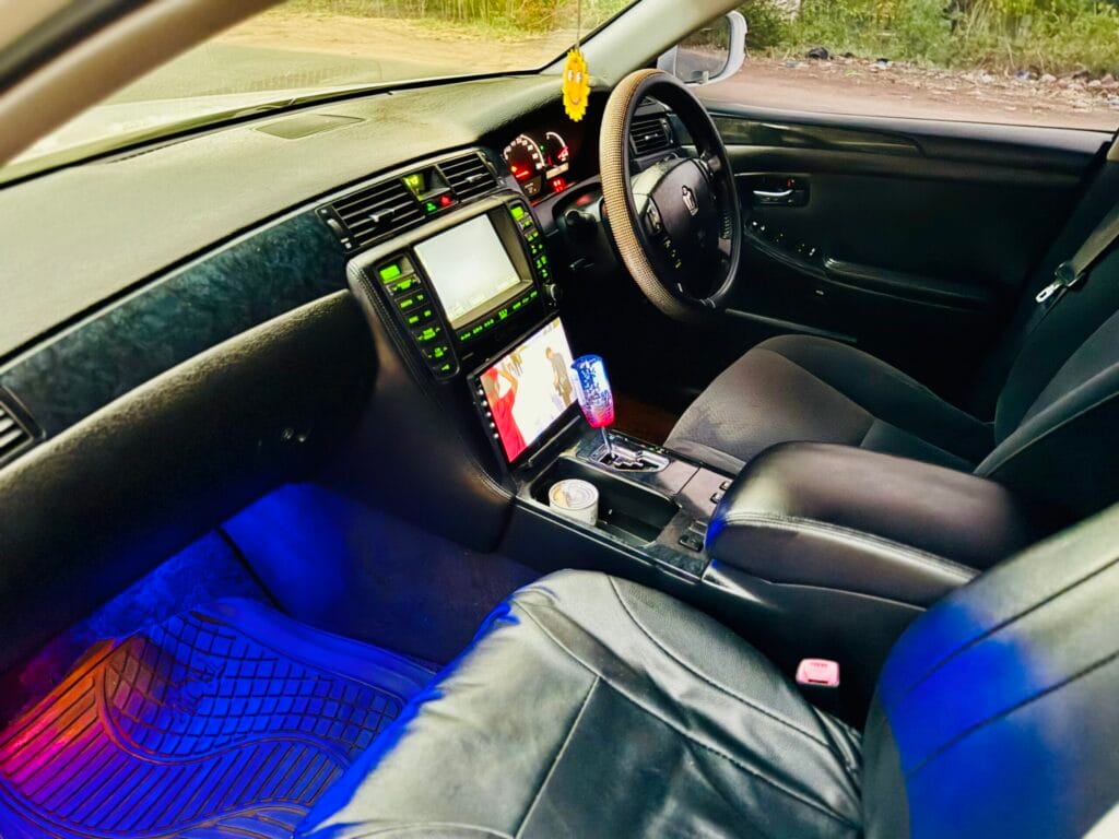 Used Toyota Crown 2006 for Sale in Mwanza