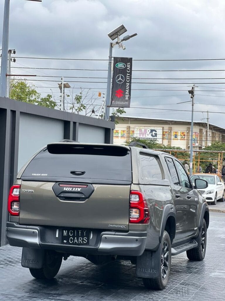 Toyota Hilux bei poa sokoni Dar es salaam Tanzania