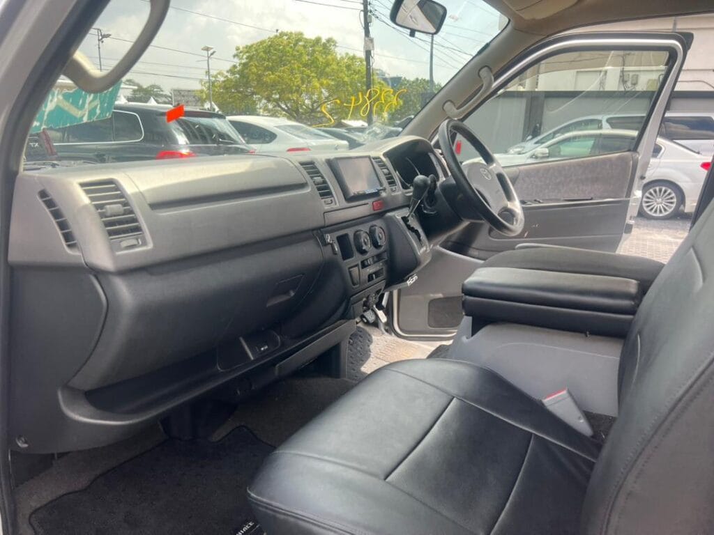 Price Toyota Hiace 2006 for Sale in Dar es salaam