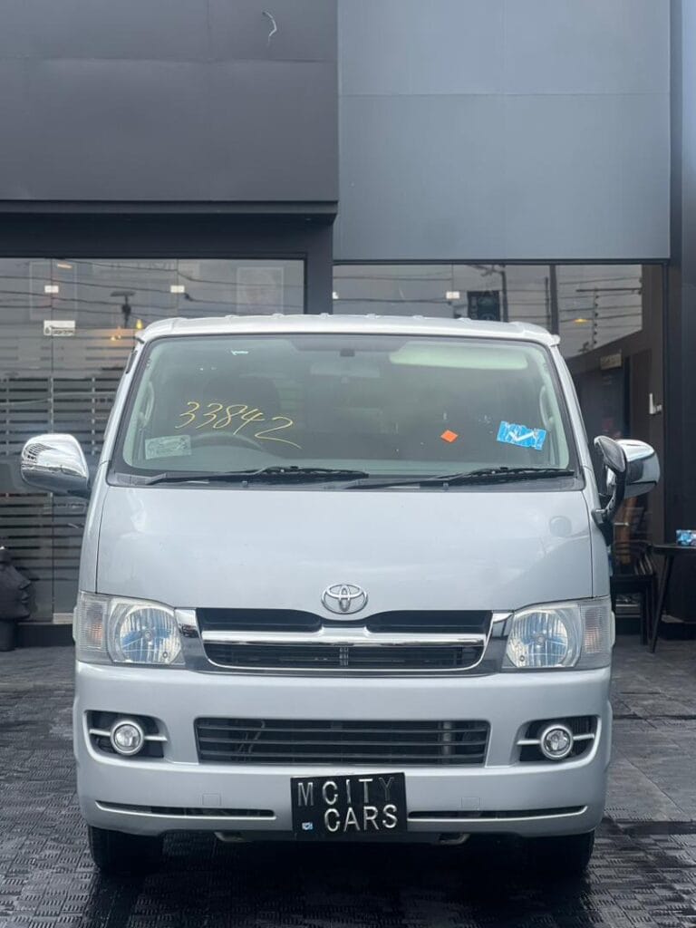 Magari Sokoni Toyota Hiace ya Bei Poa 2006