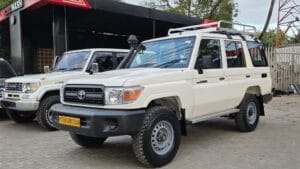 Bei ya Toyota Land Cruiser 76 SUV 2013 Sokoni Dar es salaam Tanzania