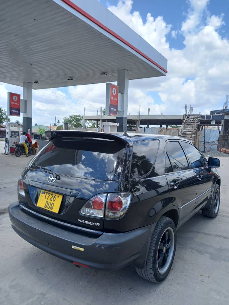 Magari Used Toyota Harrier 2003 Arusha Tanzania