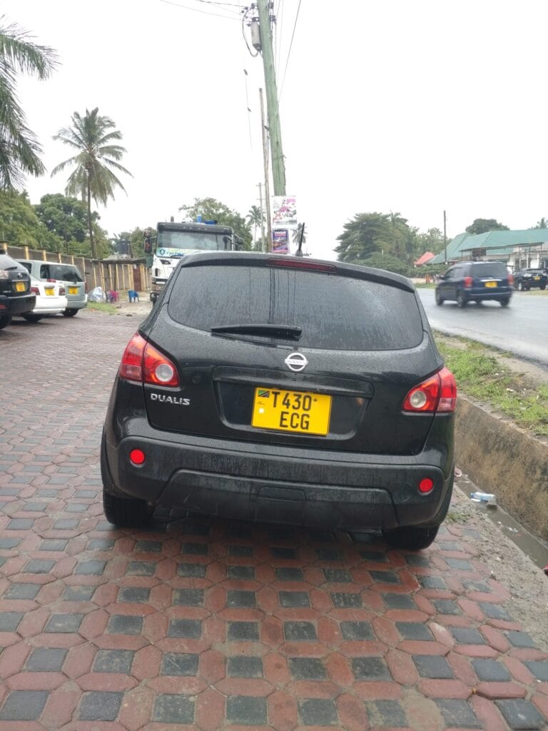 Nissan Dualis bei poa sokoni Dar es salaam Tanzania