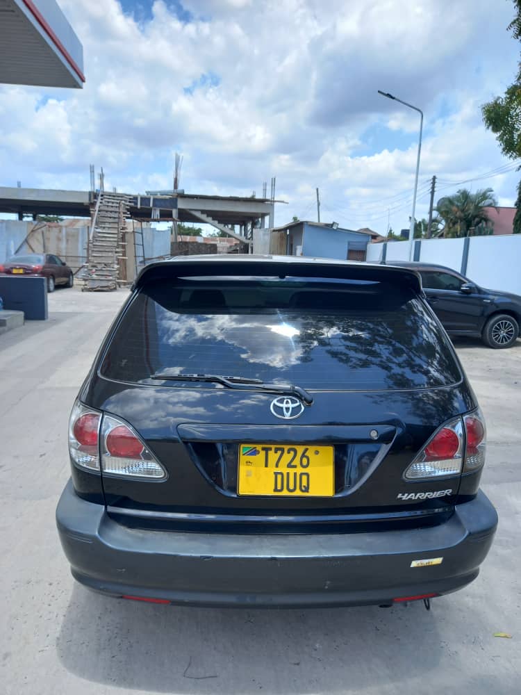 Toyota Harrier bei poa sokoni Arusha Tanzania