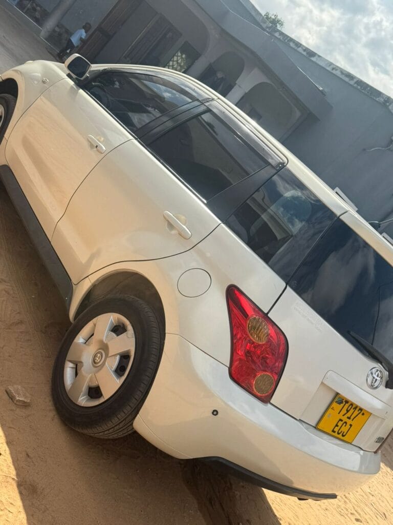 Bei ya Toyota IST 2003 Sokoni Dar es salaam Tanzania