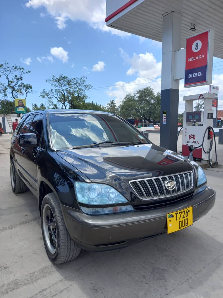 Magari Sokoni Toyota Harrier ya Bei Poa 2003