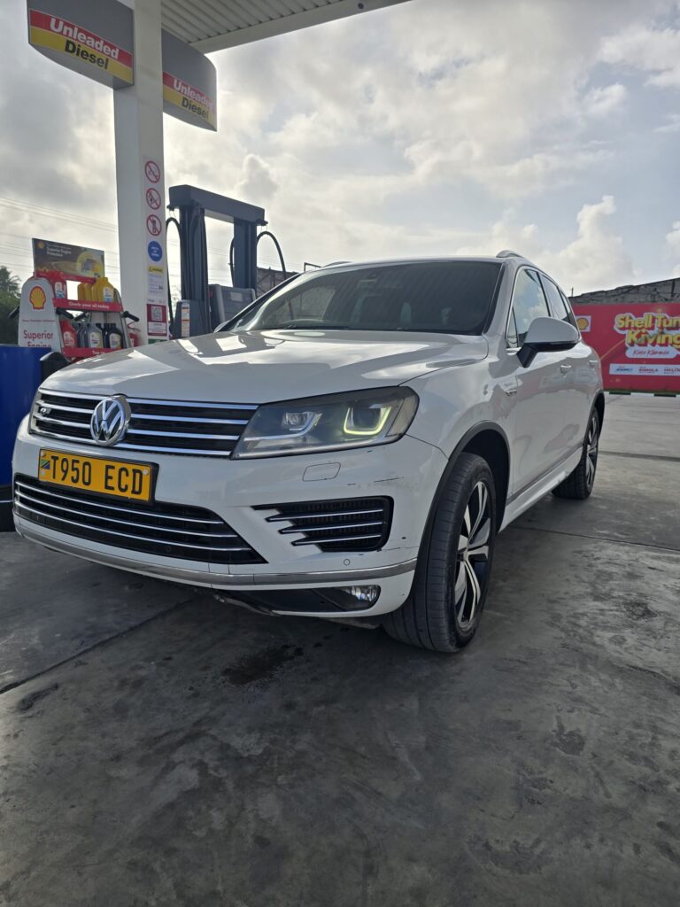 Magari Touareg 2015 lipo Dar es salaam
