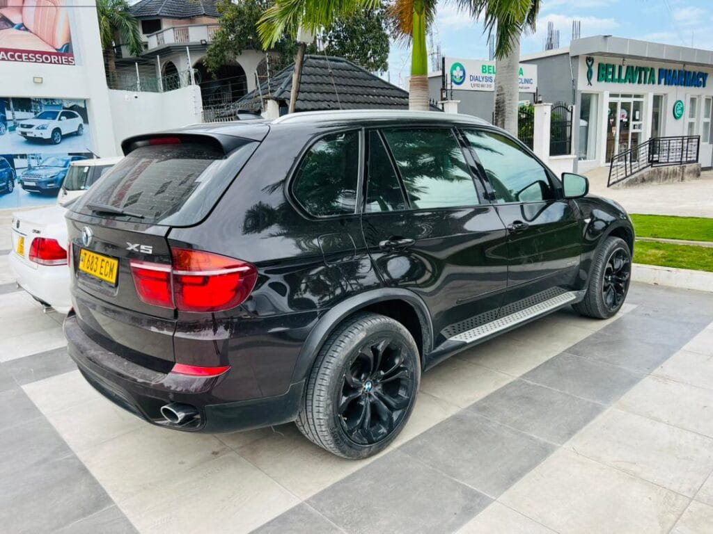 BMW X5 bei poa sokoni Dar es salaam Tanzania