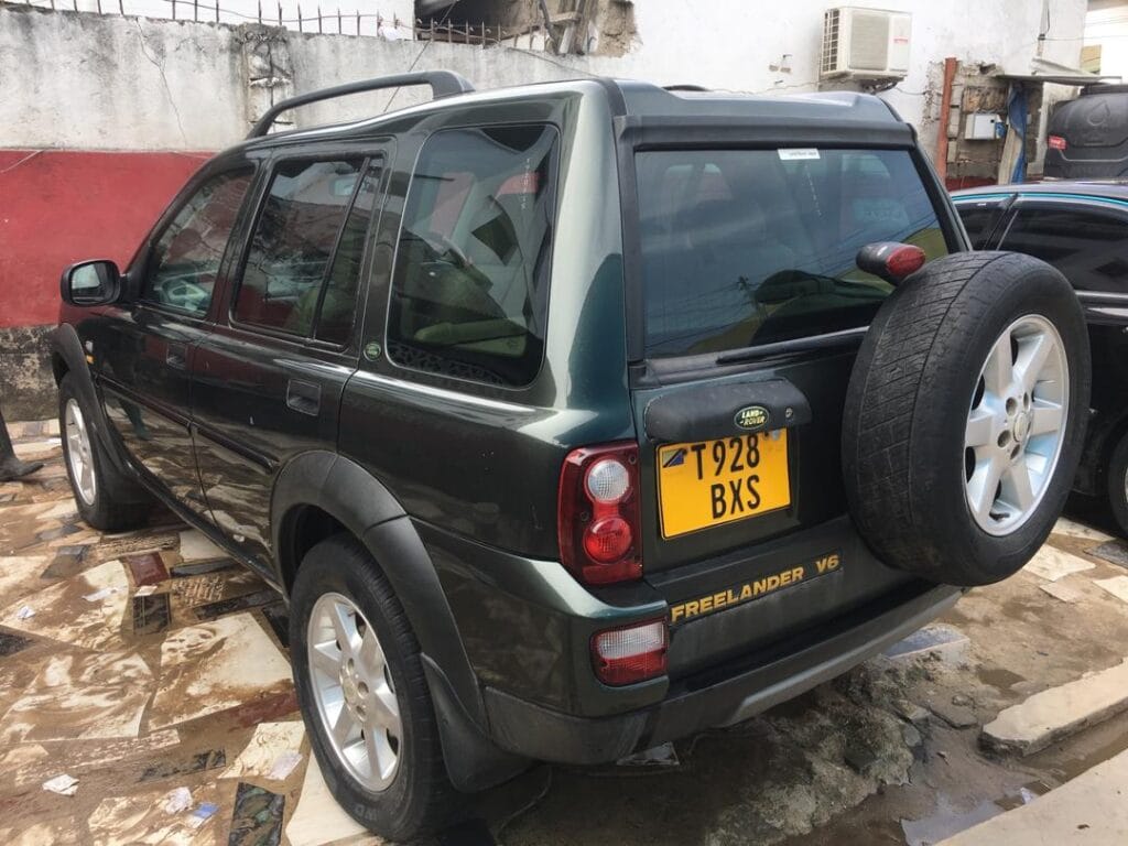 Magari Freelander 2006 lipo Dar es salaam