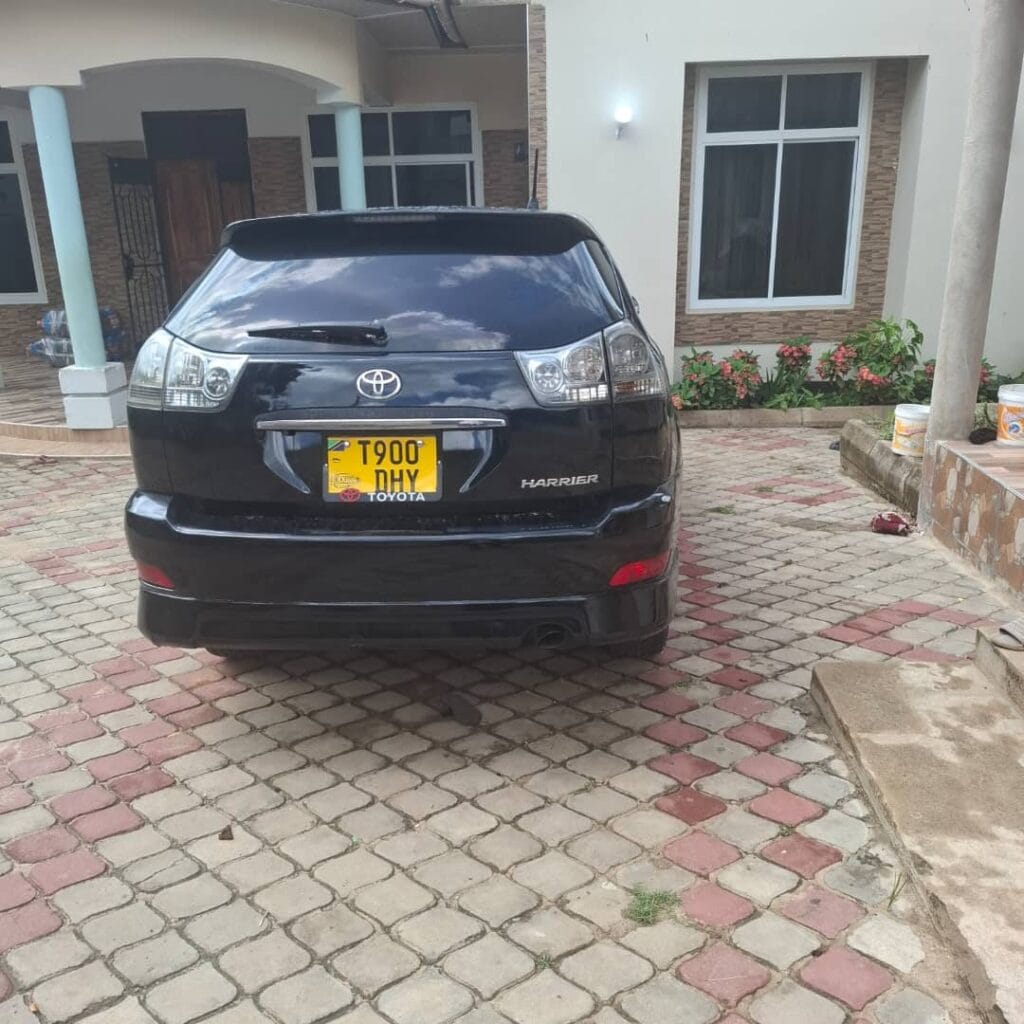 Magari Sokoni Toyota Harrier ya Bei Poa 2006