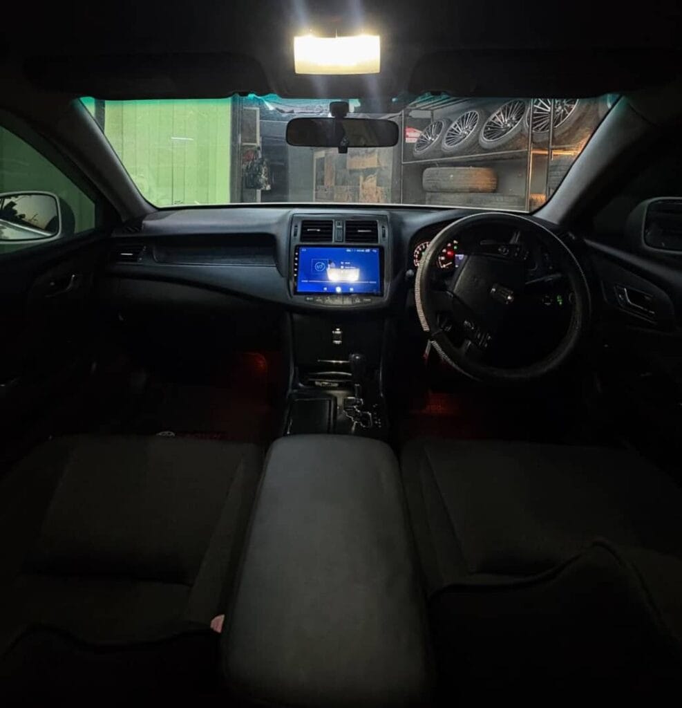 Toyota Crown bei poa sokoni Dar es salaam Tanzania